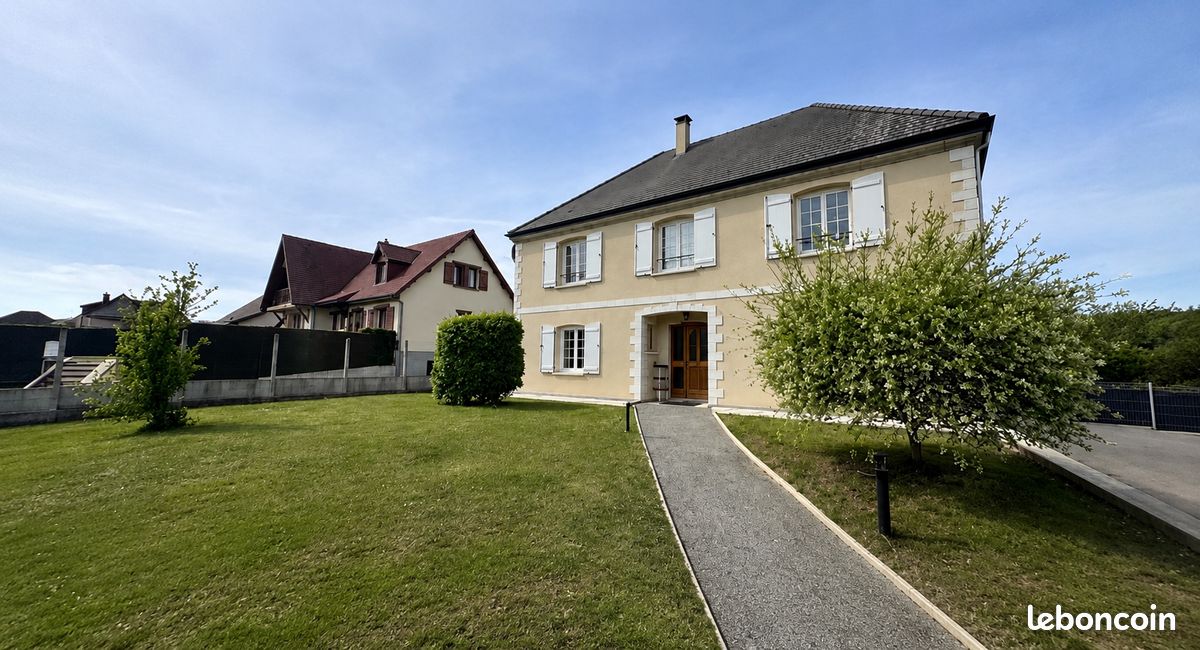 Maison 10 pièces 179 m² · à Rieux · 179 m² · 324 000 €