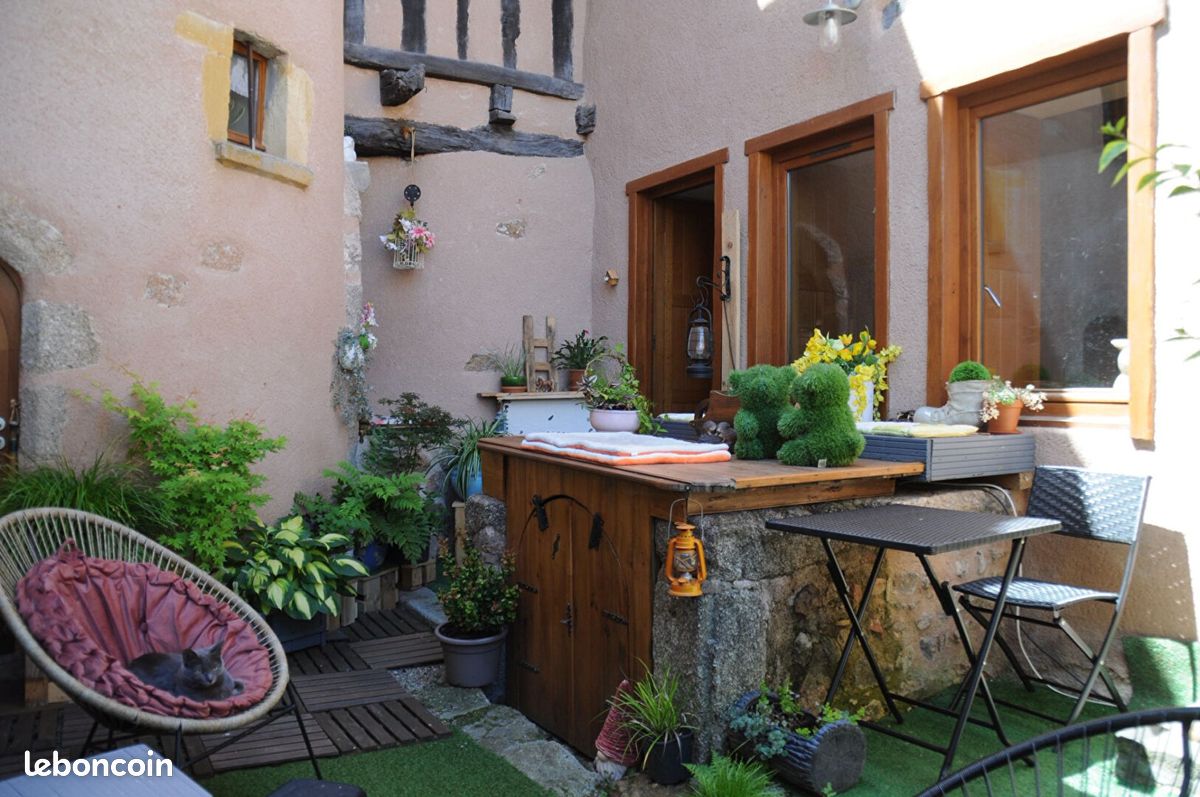Maison 5 pièces 138 m² · à Saint-Haon-le-Châtel · 138 m² · 169 000 €