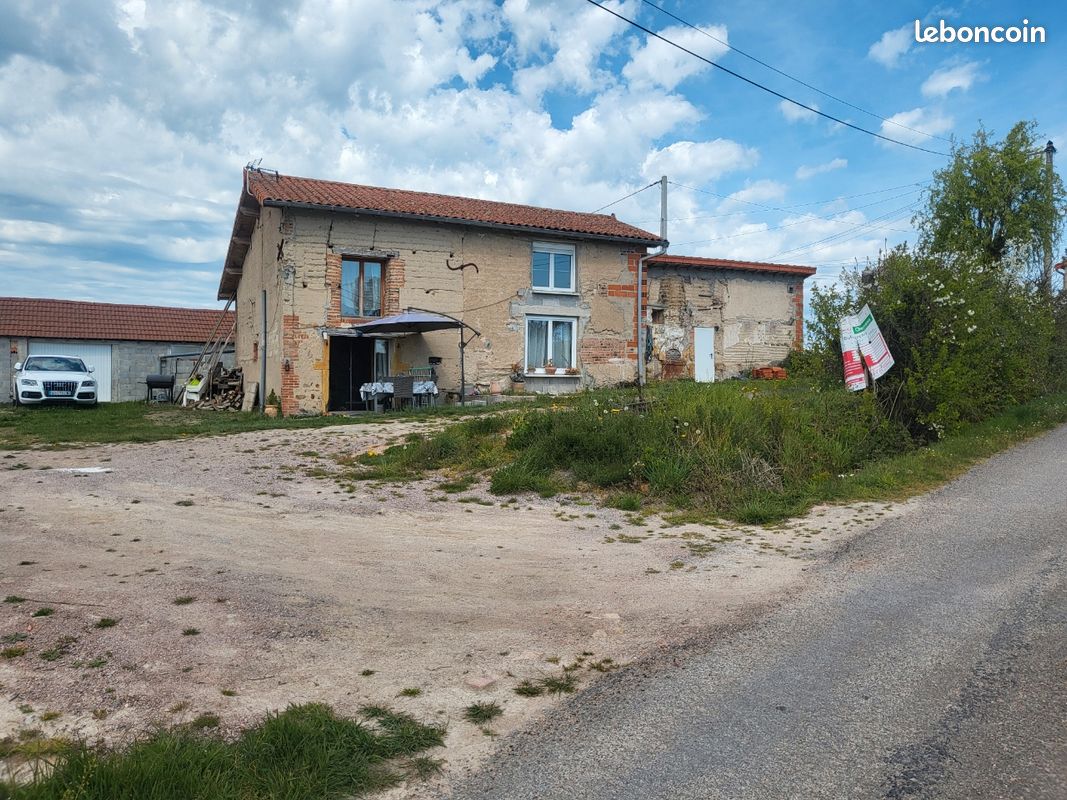 Maison 5 pièces 160 m² · à Chenay-le-Châtel · 160 m² · 70 000 €