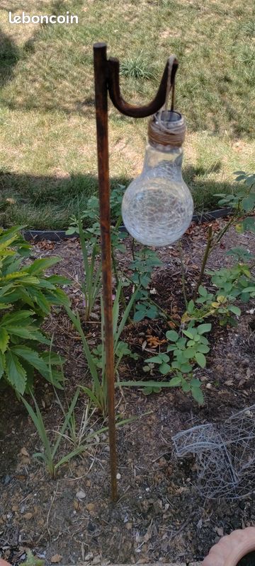 Piquet à planter jardin accroche lanterne solaire 130 cm (image 3)