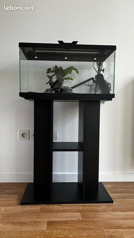 Aquarium complet avec ces accessoires avec table support + son arbre et ses cailloux et moteur électrique avec lumière waterprof (image 1)
