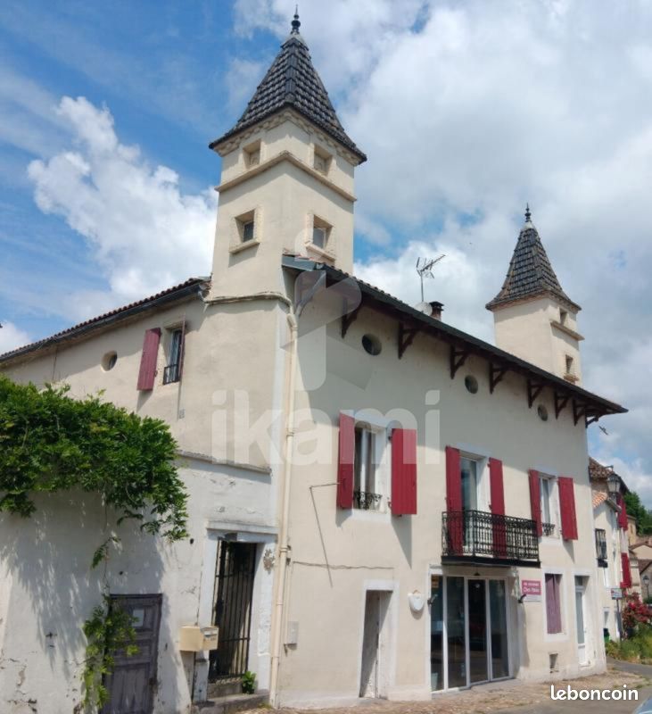 Maison 13 pièces 389 m² · à Pradines · 389 m² · 329 000 €