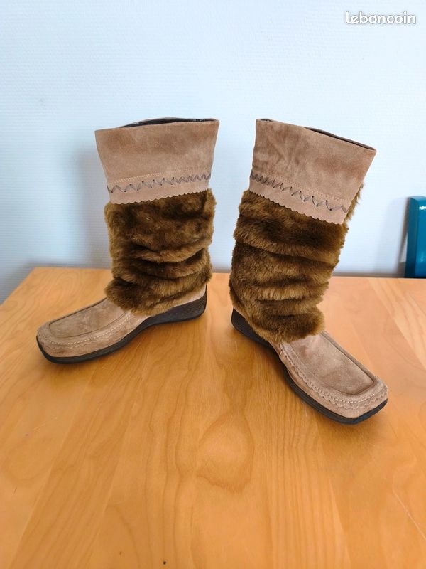 Chaussons Femme St John'S Bay En Daim Marron Avec Bordure En Fausse