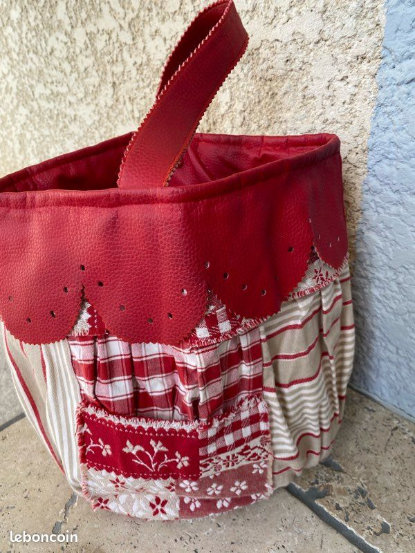Sac rond rouge (image 1)