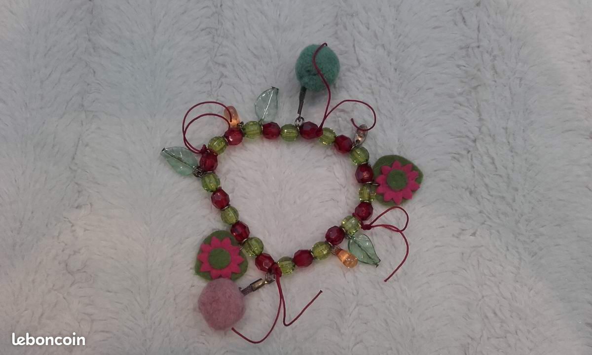 Bracelet fantaisie en perles et feutrine (image 1)