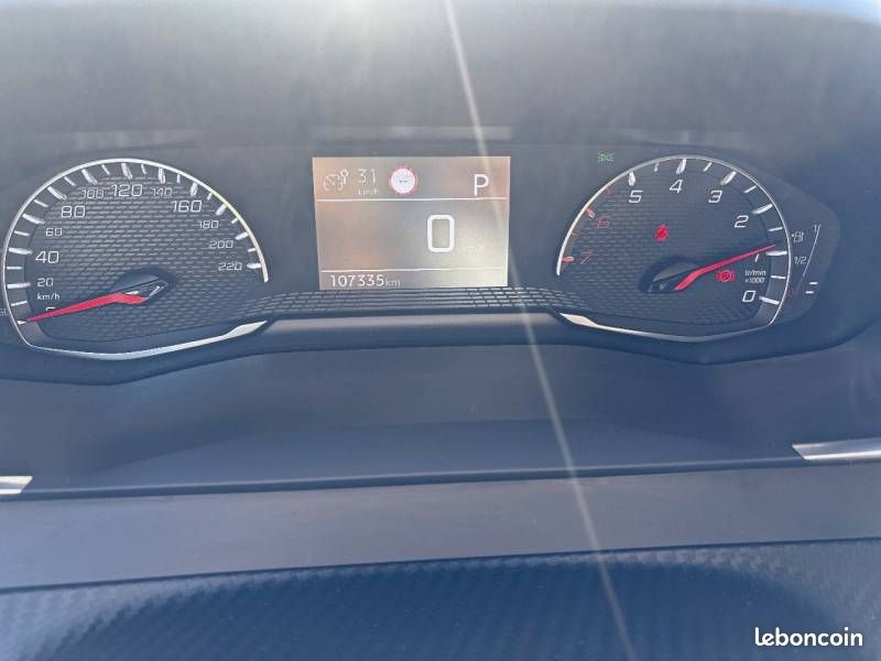 Peugeot 2008 PureTech 130 S&S EAT8 Allure Pack (image 15)