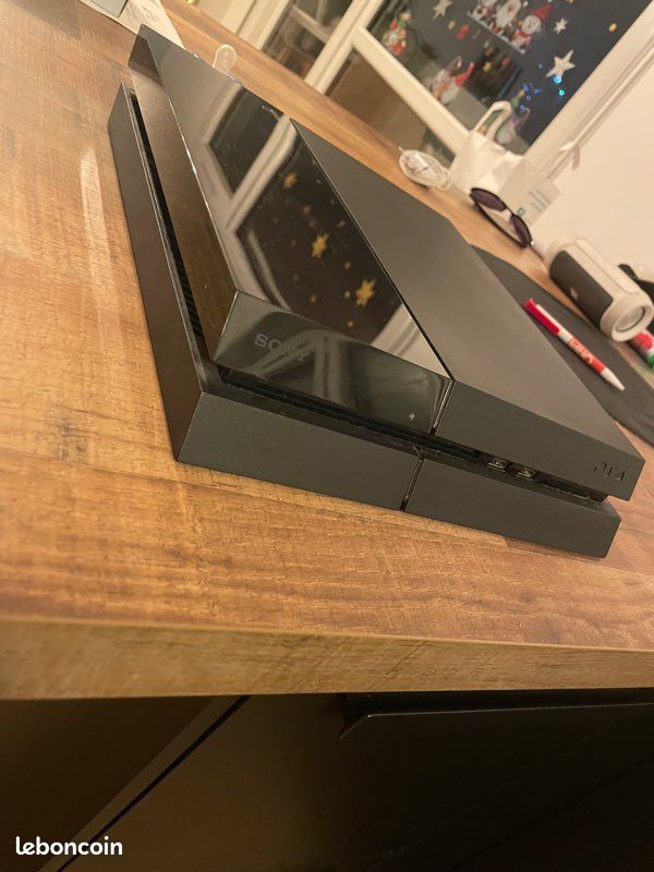 PLAYSTATION 4 très bon état (image 2)