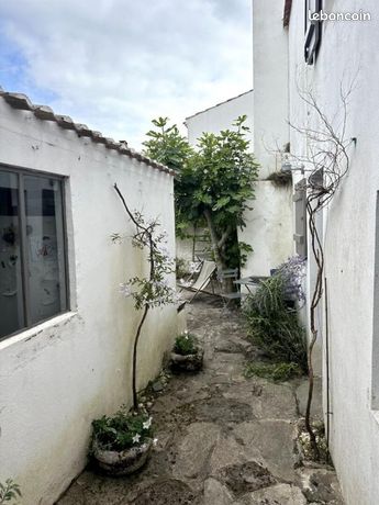 https://img.leboncoin.fr/api/v1/lbcpb1/images/7e/39/53/7e39533a48356fcd78e4c546719973ea18343ebe.jpg?rule=ad-image