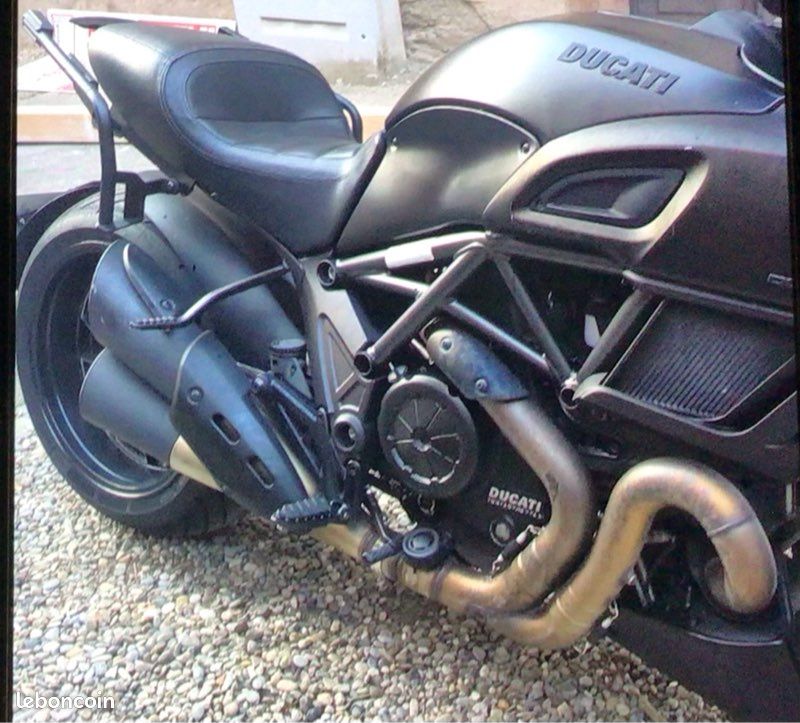 Moto Ducati Diavel Dark (image 2)
