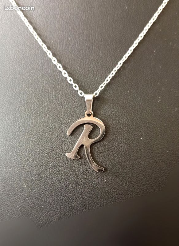 Collier Chaîne 50cm Avec Pendentif Lettre R – Acier Inoxydable Hypoallergénique (neuf)