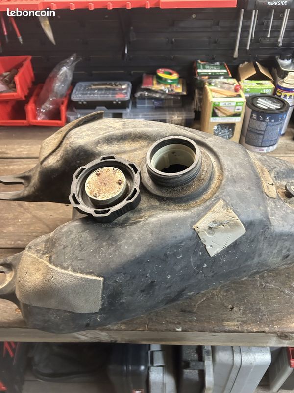 Réservoir essence Yamaha YFZ 450 2005 / 2006 avec robinet neuf (image 1)