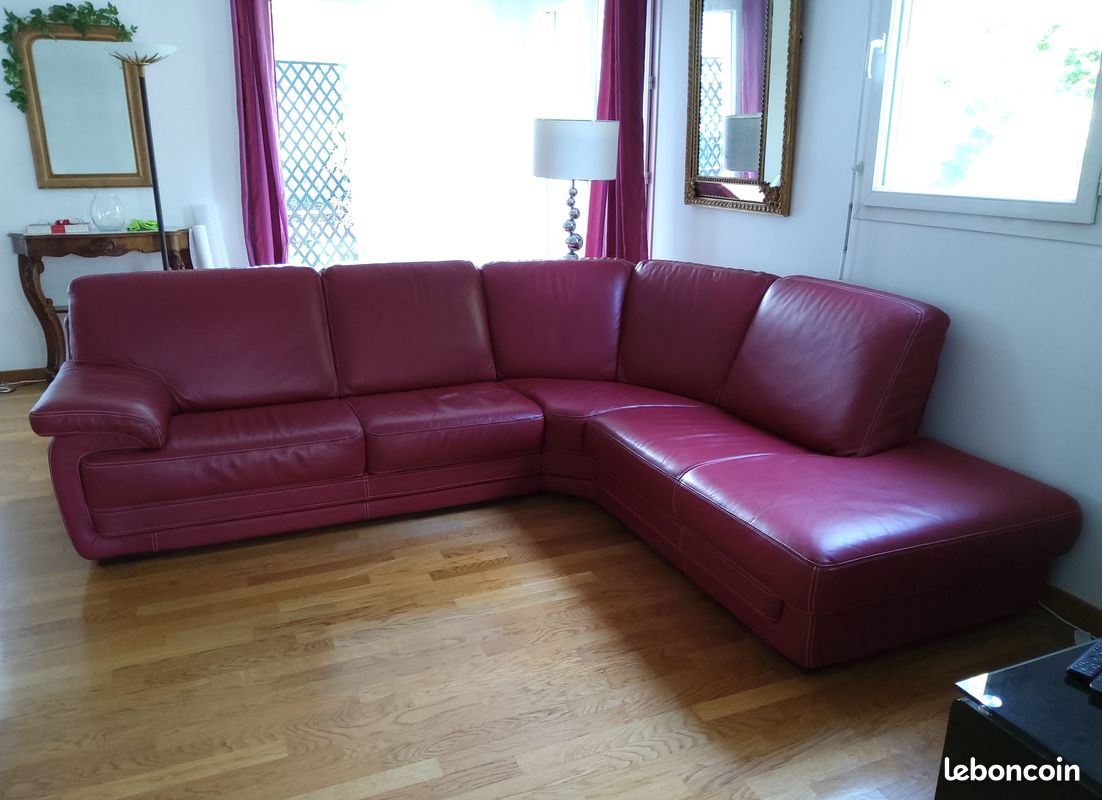 Beau canapé d'angle en cuir rouge (image 1)