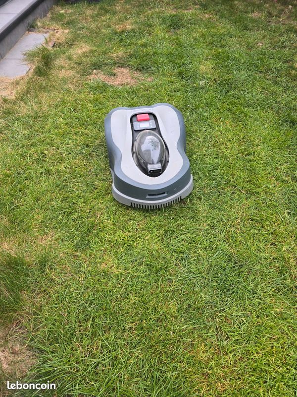 Tondeuse robot Novabot N2000 GPS RTK - 5000 m² - Garantie juillet 2027 + Toit + Lames - Très bon état (image 3)