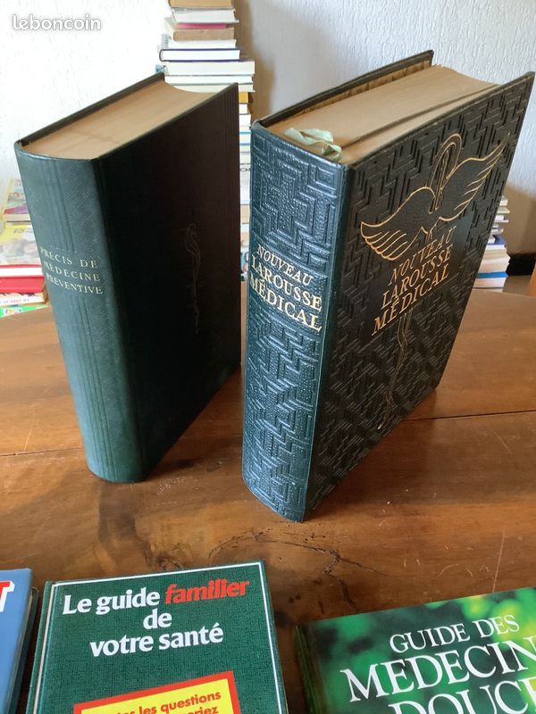 Lot d’environ 80 livres sur la médecine, la médecine douce, les régimes, le bien-être du corps, et sur différents lieux géographiques du monde…etc (image 8)
