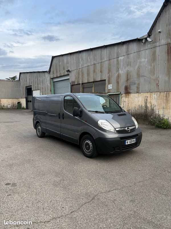 Opel Vivaro 2.0 DCI 115 Cv - L2H1 - Gris Anthracite - Climatisation - Bluetooth- Entretien Complet - Suivie Complet - Garantie 12M (image 1)