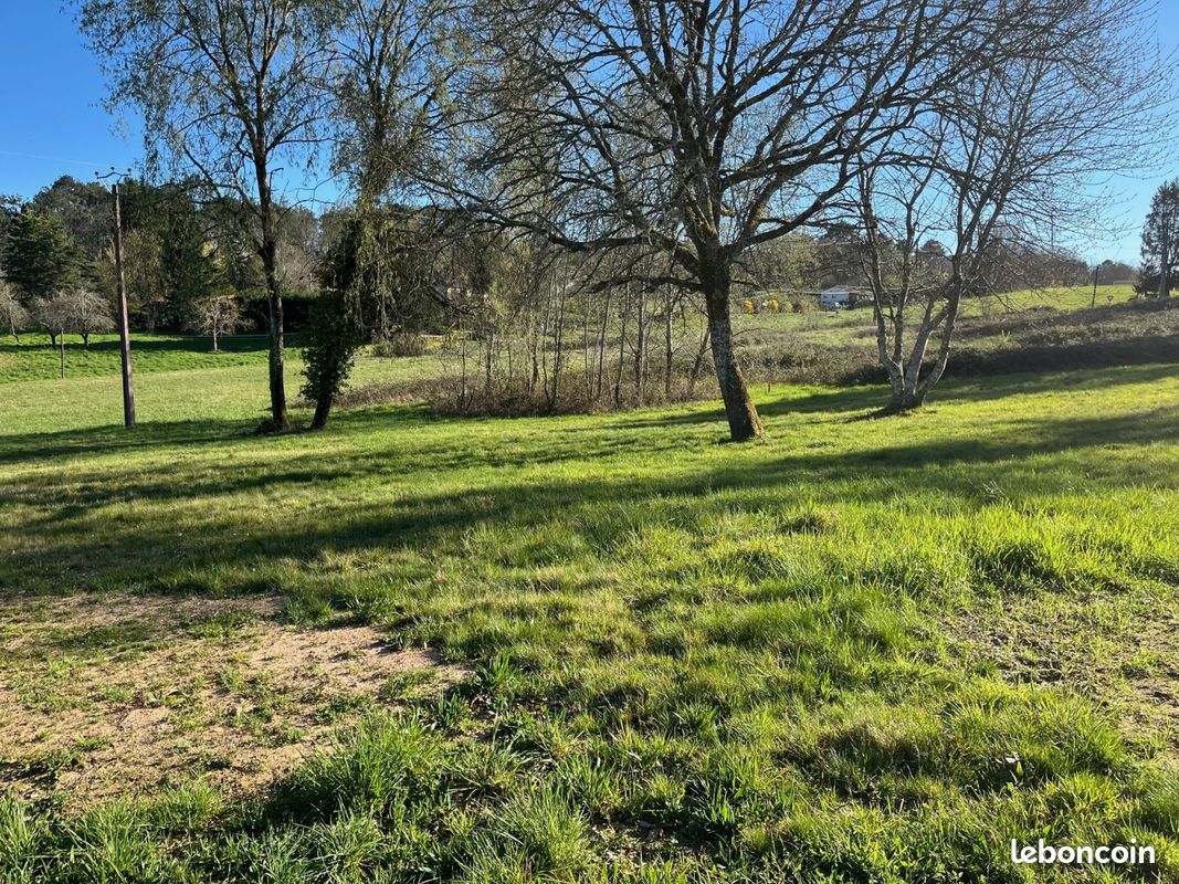 Terrain à bâtir de 2700 m² à BELEYMAS (24) · 20 000 €