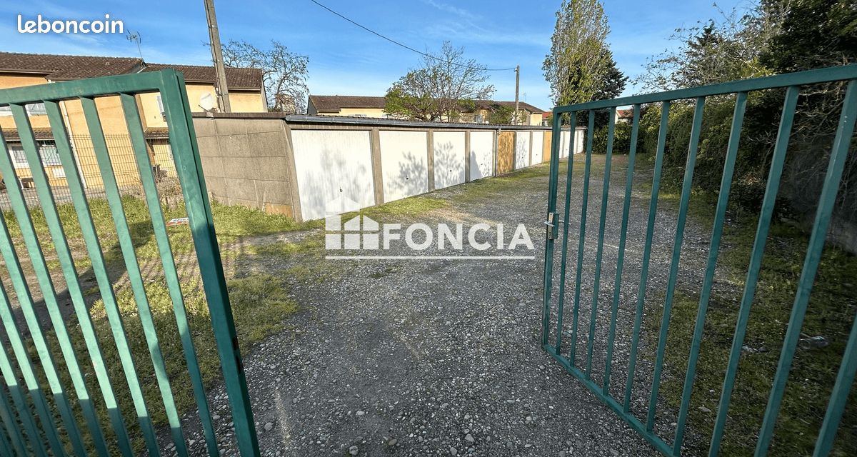 Parking 12 m² · à Meyzieu · 12 m² · 67 €/mois