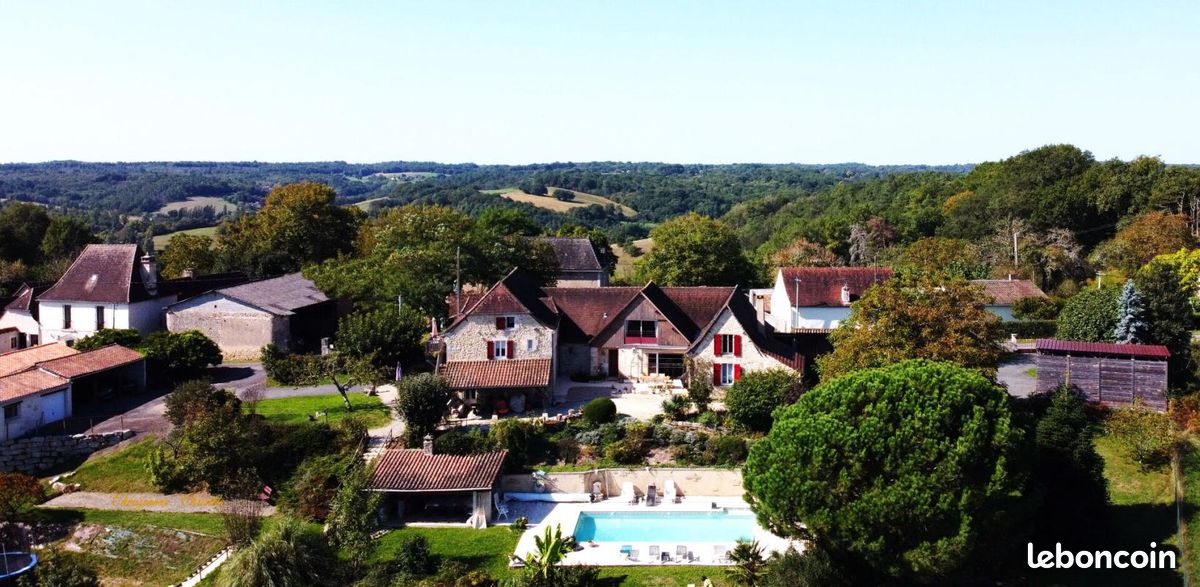 Maison 16 pièces 330 m² · à Thenon · 330 m² · 619 000 €