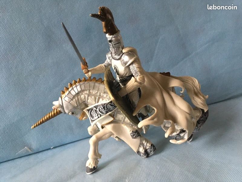 Papo – Lot De 2 Figurines Médiévales Fantastiques – Maître Des Armes Cimier Licorne + Cheval – Peintes à La Main