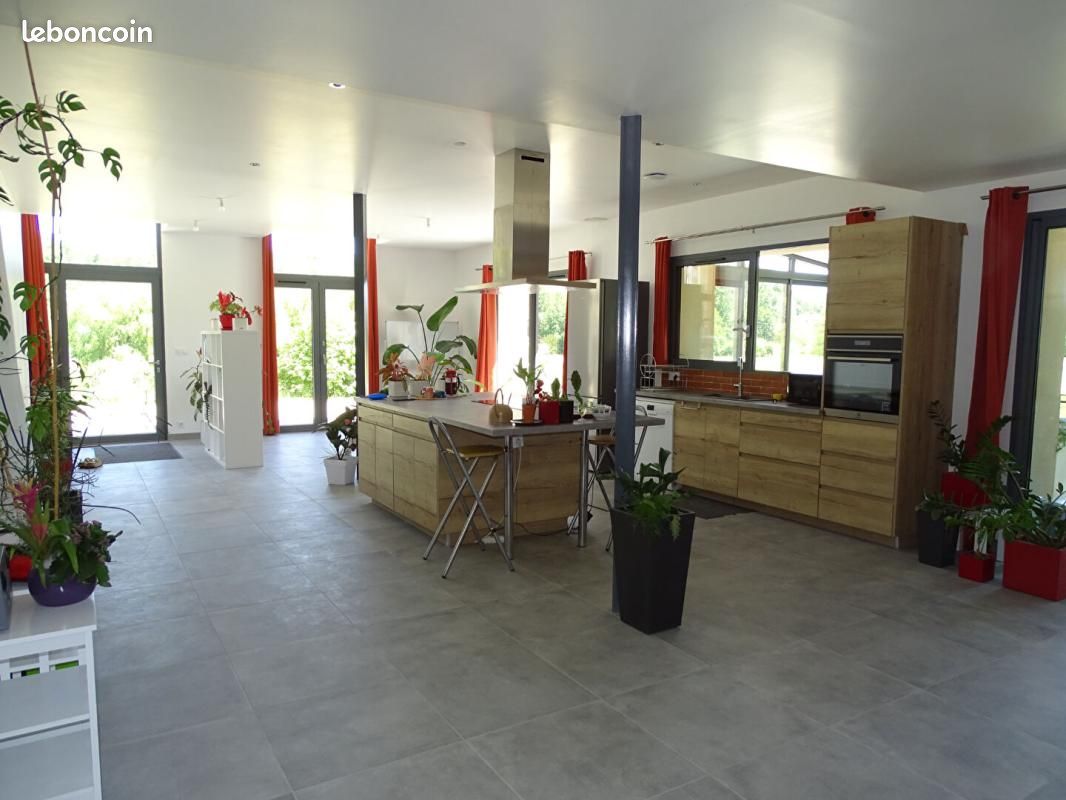 Maison 4 pièces 195 m² (image 1)