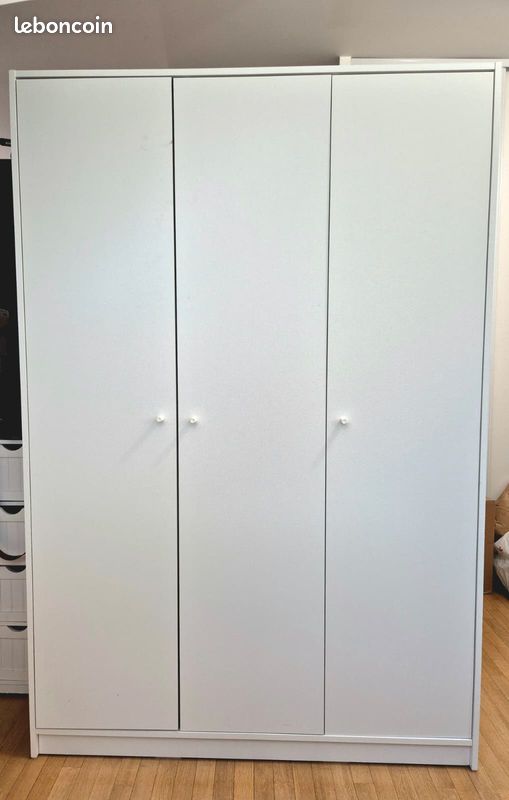 Armoire IKEA KLEPPSTAD 3 portes blanche très bon état (image 2)