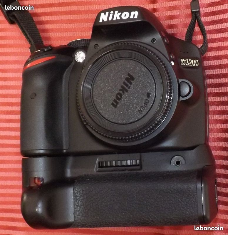 NIKON D3200 + zooms AF-S 18/55 et 55/200 + grip + sac (image 1)