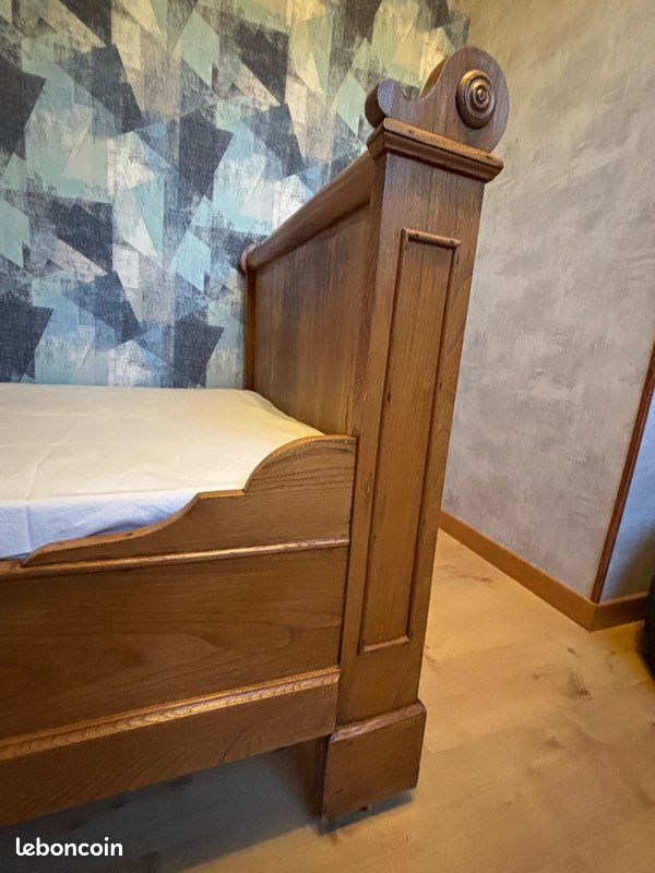 Lit ancien bois (image 1)