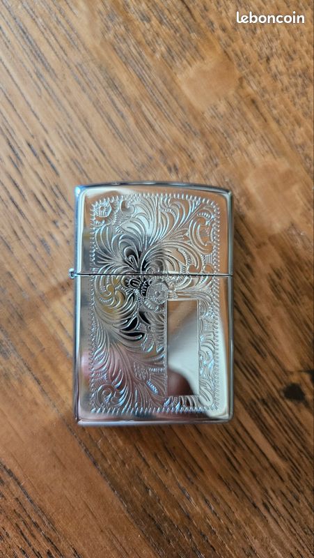 Zippo Black Ice personnalisé : Briquet tempête gravé Suisse