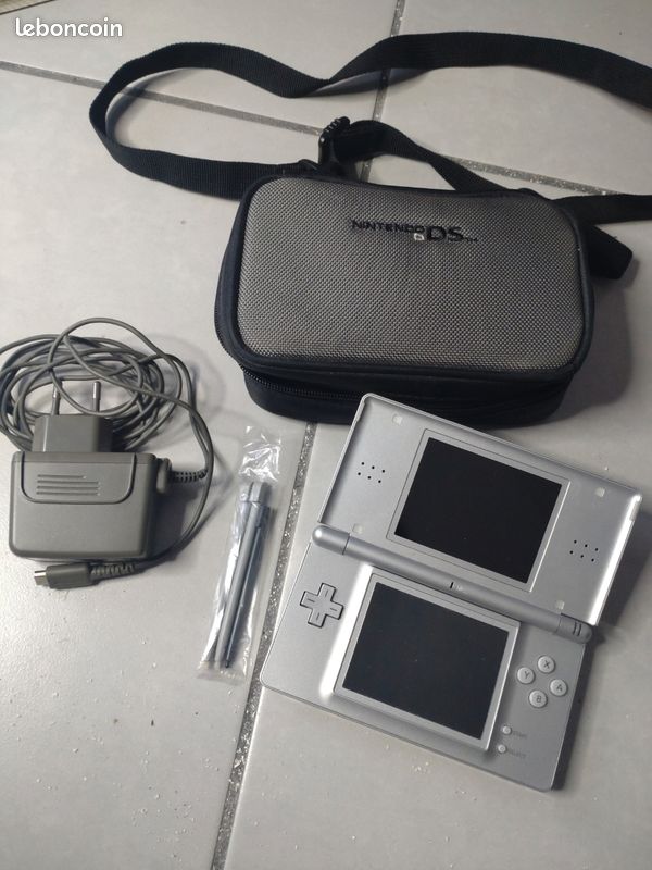 Nintendo DS lite (image 1)