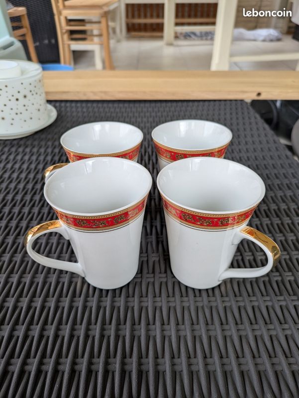 Service de 4 tasses à thé miniatures en porcelaine par Casa Elite - France
