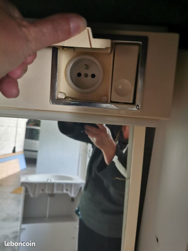 Miroir salle de bain. Avec Tablette (image 3)