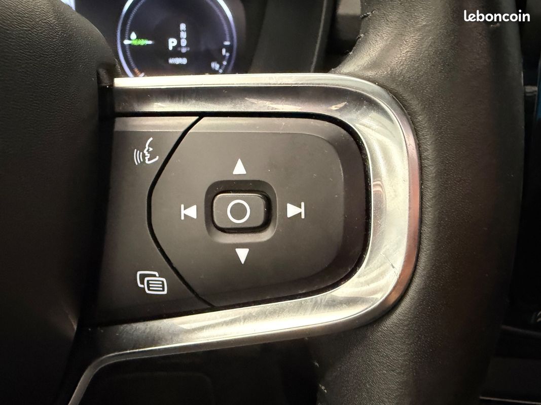 Volvo XC40 T5 Twin engine 261Ch Inscription - TVA RECUPERABLE / 1ERE MAIN / TOIT OUVRANT PANORAMIQUE / COFFRE ELECTRIQUE / CAMERA DE RECUL (image 17)