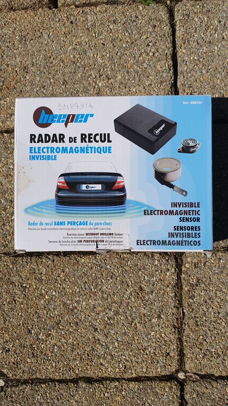 RADARs DE RECUL BEEPER ELECTROMAGNETIQUE INVISIBLE - Équipement auto