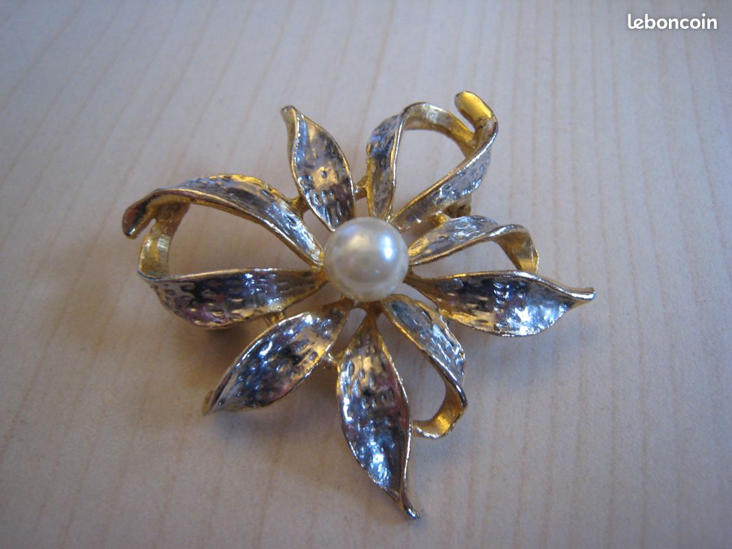 Broche Vintage Perle Fleur Argentée Avec Pendant - Occasion, Bon état, Origine France