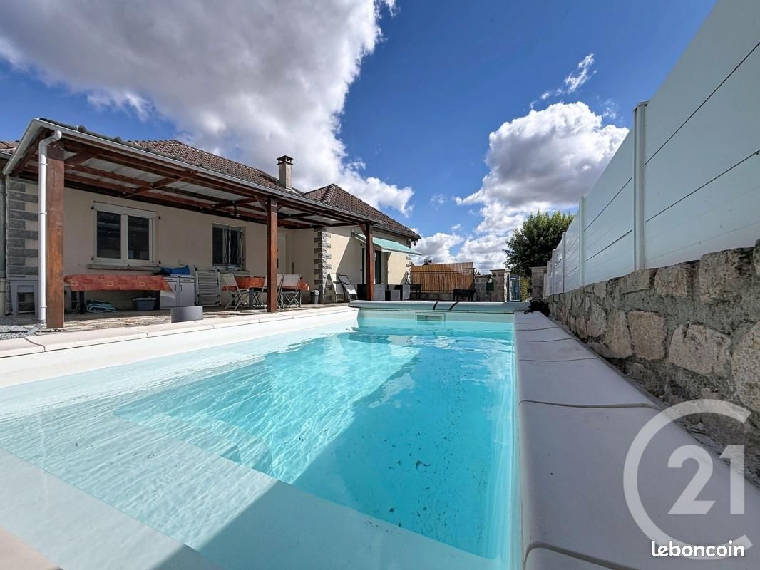 Maison 8 pièces 166 m² · à Guéret · 166 m² · 235 000 €