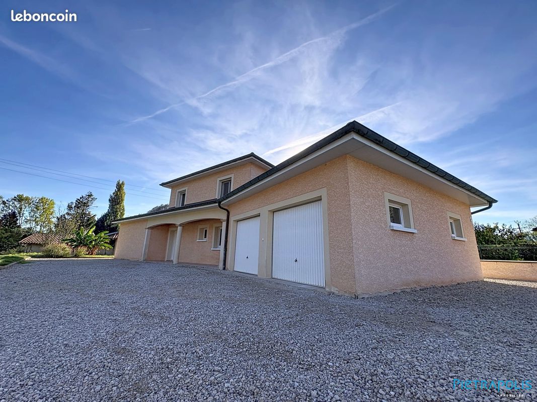Maison 5 pièces 140 m² · à Chanoz-Châtenay · 140 m² · 1 250 €/mois