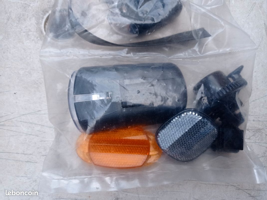 Pack complet vélo lumières , sonette , catadioptres neuf (image 4)