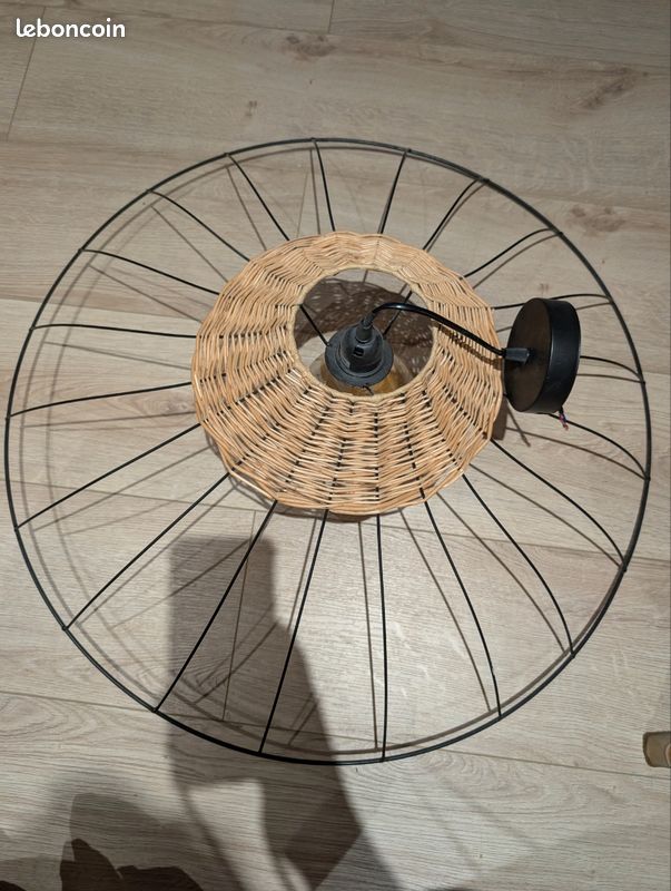Suspension luminaire (image 1)