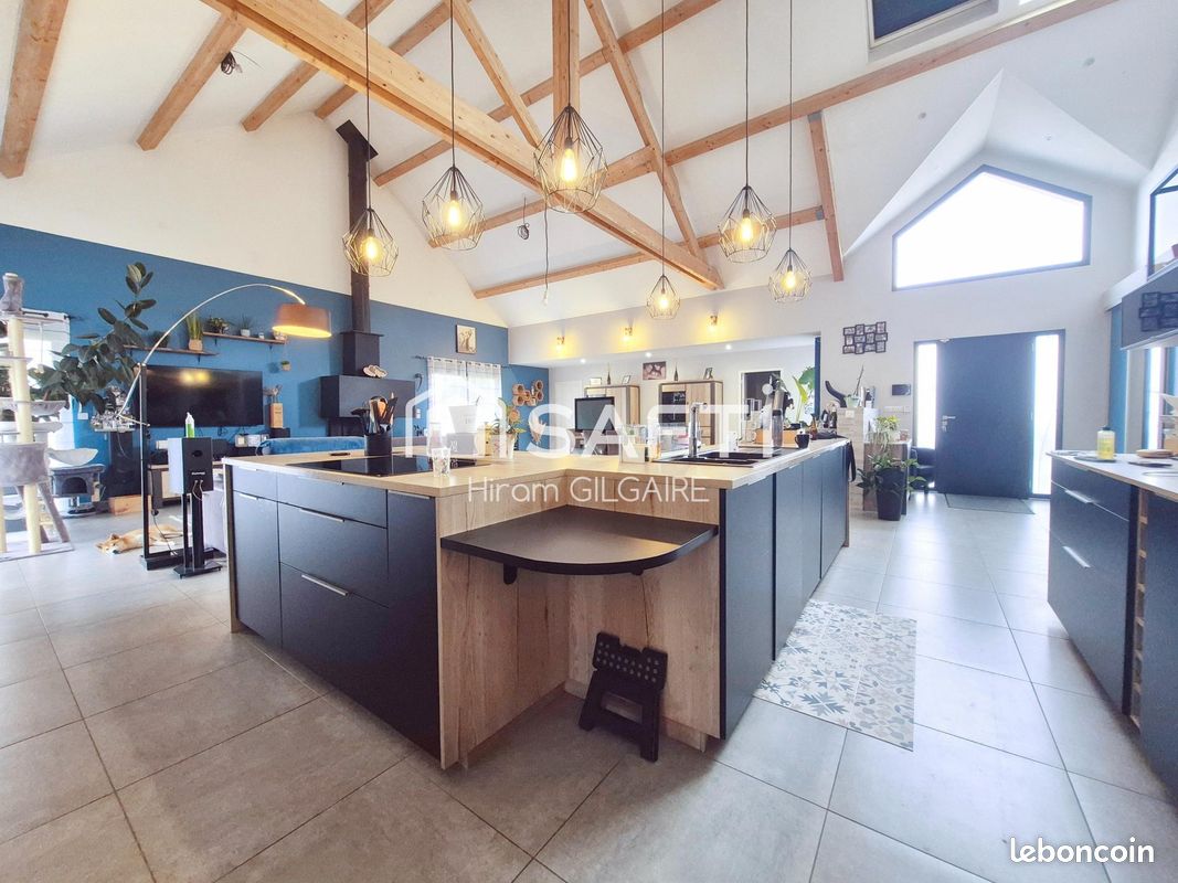 Maison 7 pièces 239 m² · à Moyvillers · 239 m² · 650 000 €