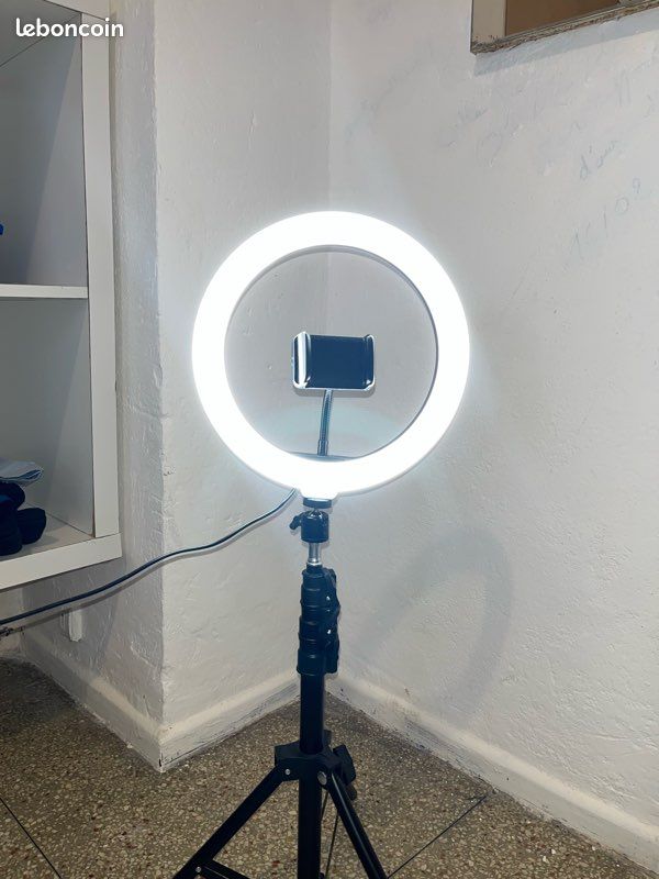 GerTong 11.5'' Ring Light avec Trépied Grand, Anneau Luineux GerTong 11.5'' Ring Light avec Trépied Grand, Anneau Luineux