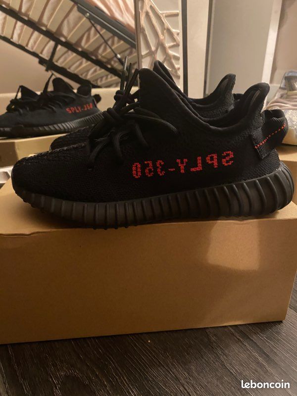 Yeezy boost 350 v2 black red (image 4)