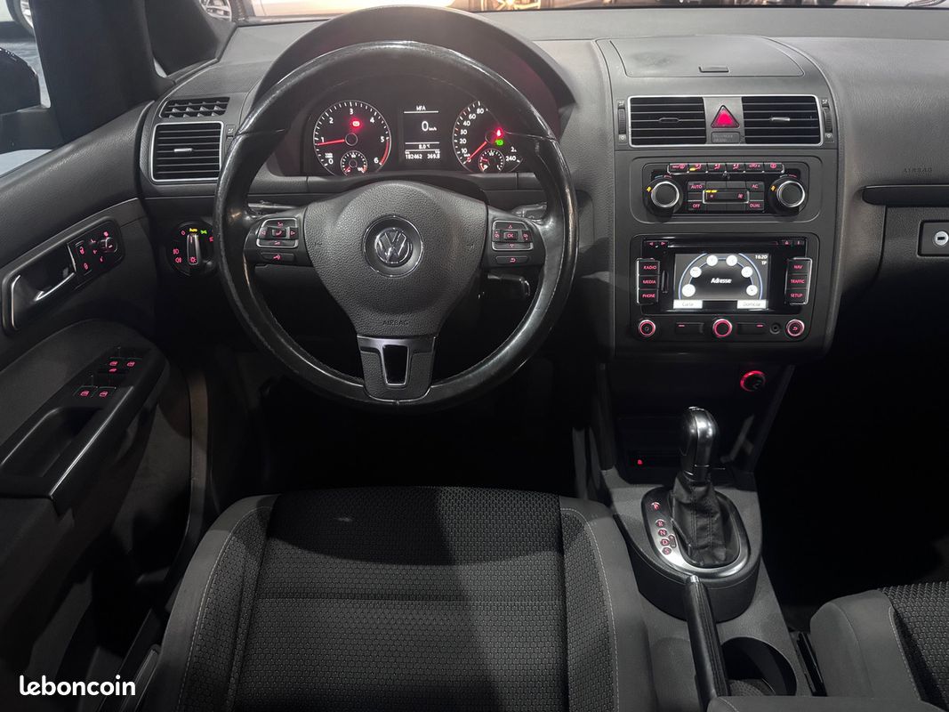 Volkswagen Touran 1.6 TDi 105 CV BVA DSG7 GARANTIE 12 Mois GPS ct -6 MOIS tres propre DISTRIB OK BVA (image 10)