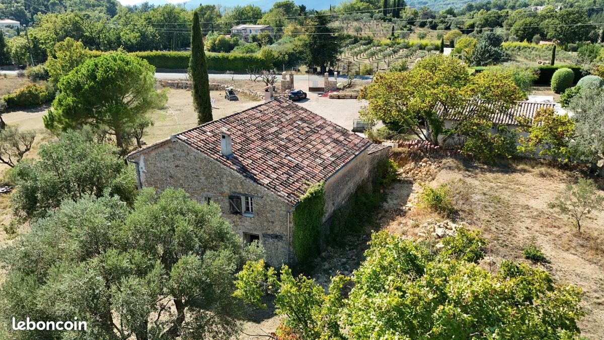 Maison 6 pièces 150 m² · à Tourrettes · 150 m² · 2 600 000 €