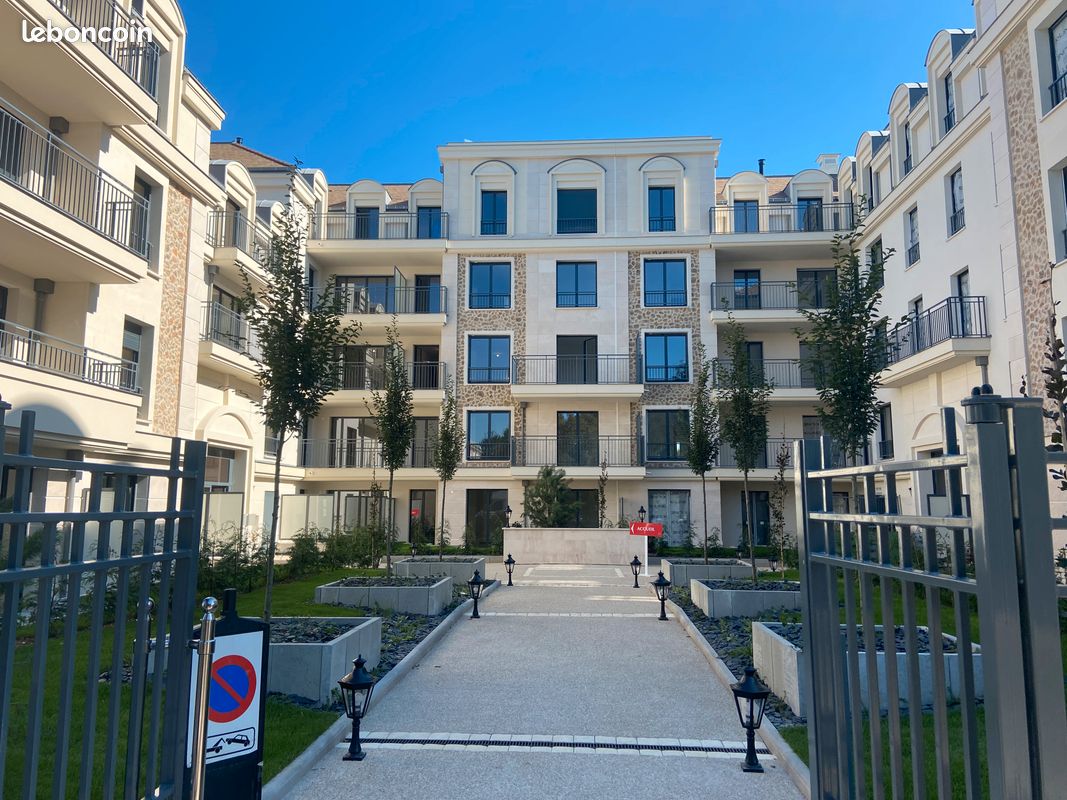 Appartement 2 pièces 39 m² · à Fontenay-le-Fleury · 39 m² · 916 €