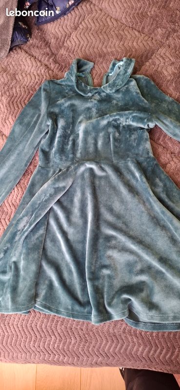 Beaucoup de robes (image 1)