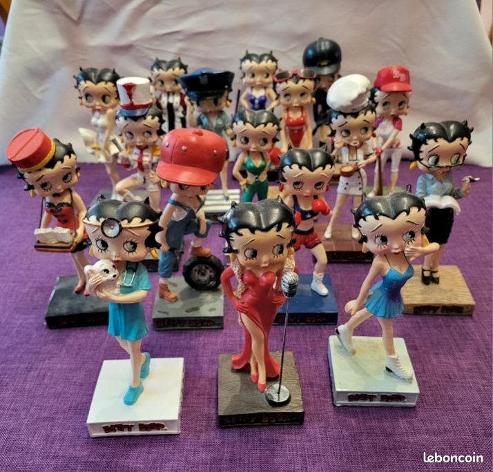 FIG145 : Lot de 2 figurines Betty Boop PLASTOY 8cm : Betty Boop soirée + Marine