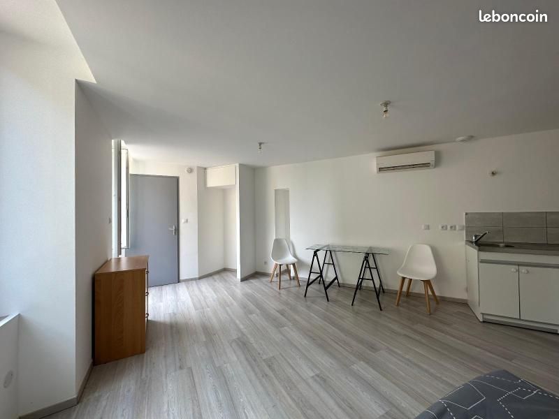 Appartement 1 pièce 27 m² · à Annonay · 27 m² · 325 €