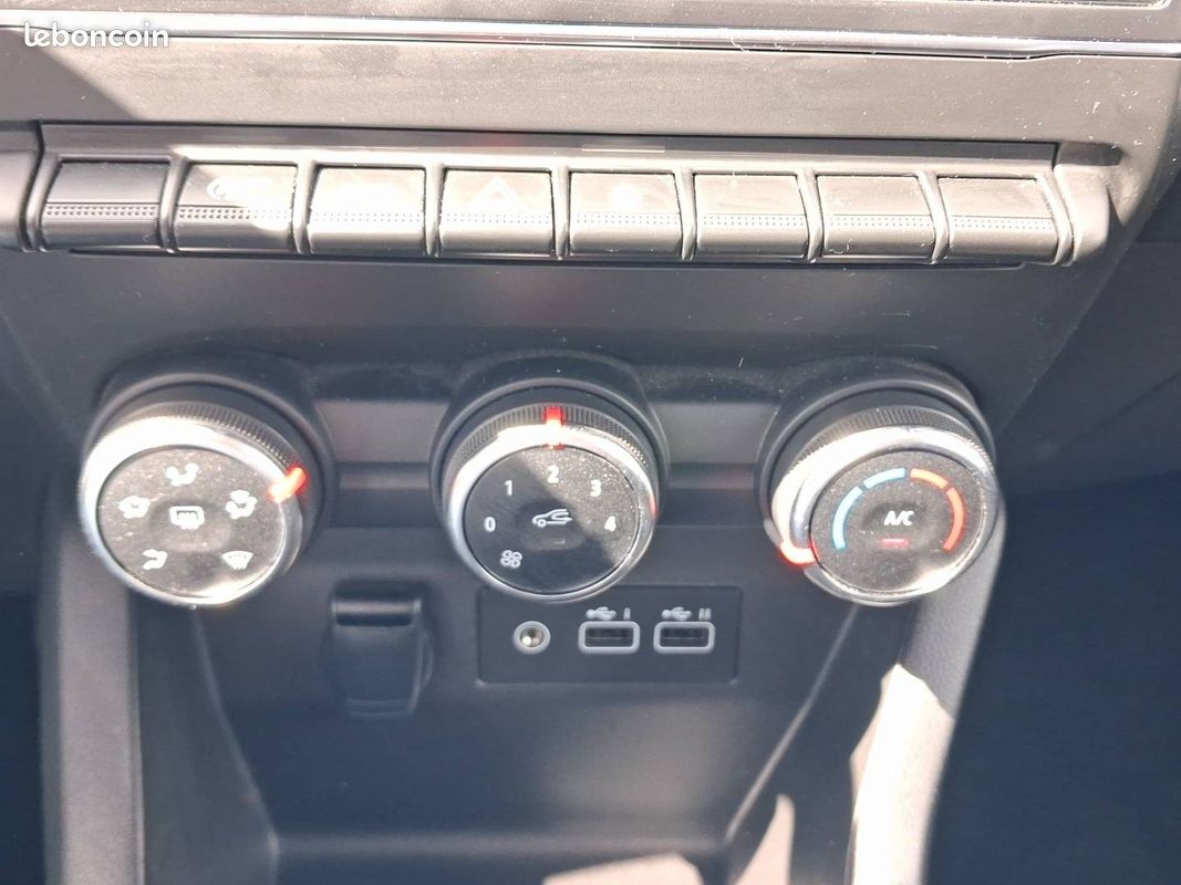 RENAULT Clio TCe 90 Equilibre (image 21)