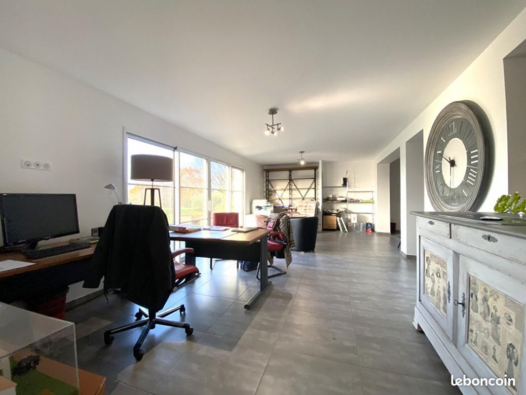 Maison 6 pièces 195 m² - Aiffres 79230 (image principale 8)