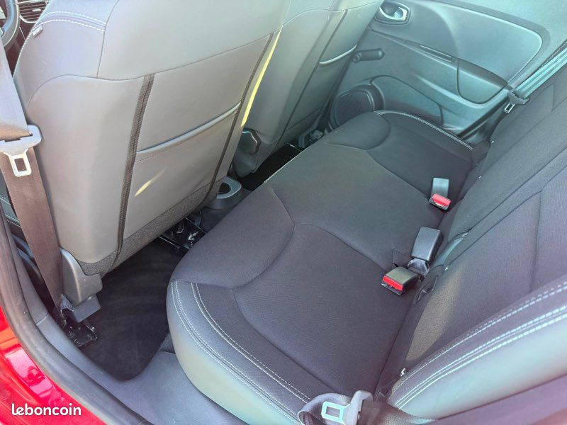 Renault clio 4 dci 90ch edc boite auto faibles kms (image 8)